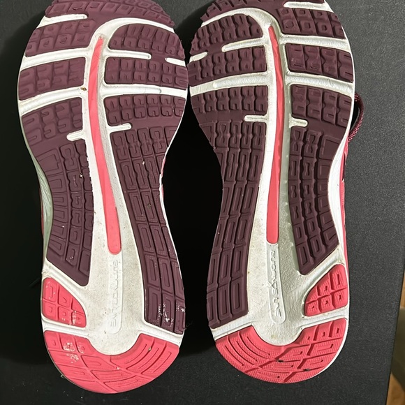 Women’s ASICS running shoes size 9.5 - Picture 5 of 6